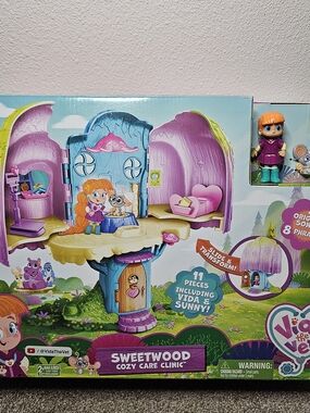 Cozy Care Clinic Playset - Pink & Blue